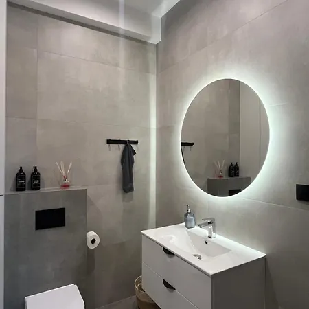 Luxury Neighbourhood Haven Apartment Lublin